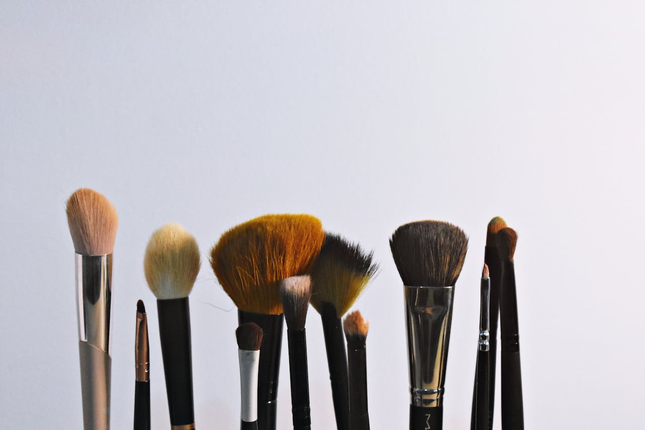 Najlepszy zestaw pędzli - odkryj swoje ulubione narzędzia do tworzenia perfekcyjnego makijażu
